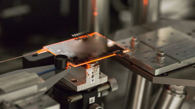Ephos Raises $8.5M, Opens Facility for Glass-Based Quantum Photonic Chips