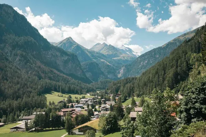 DE-CIX Adds Austrian Exchange as Traffic Tops 30 Tbps Globally